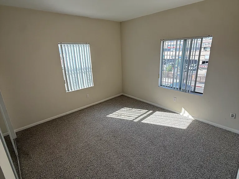 Chelsea Apartments — Photo 12
