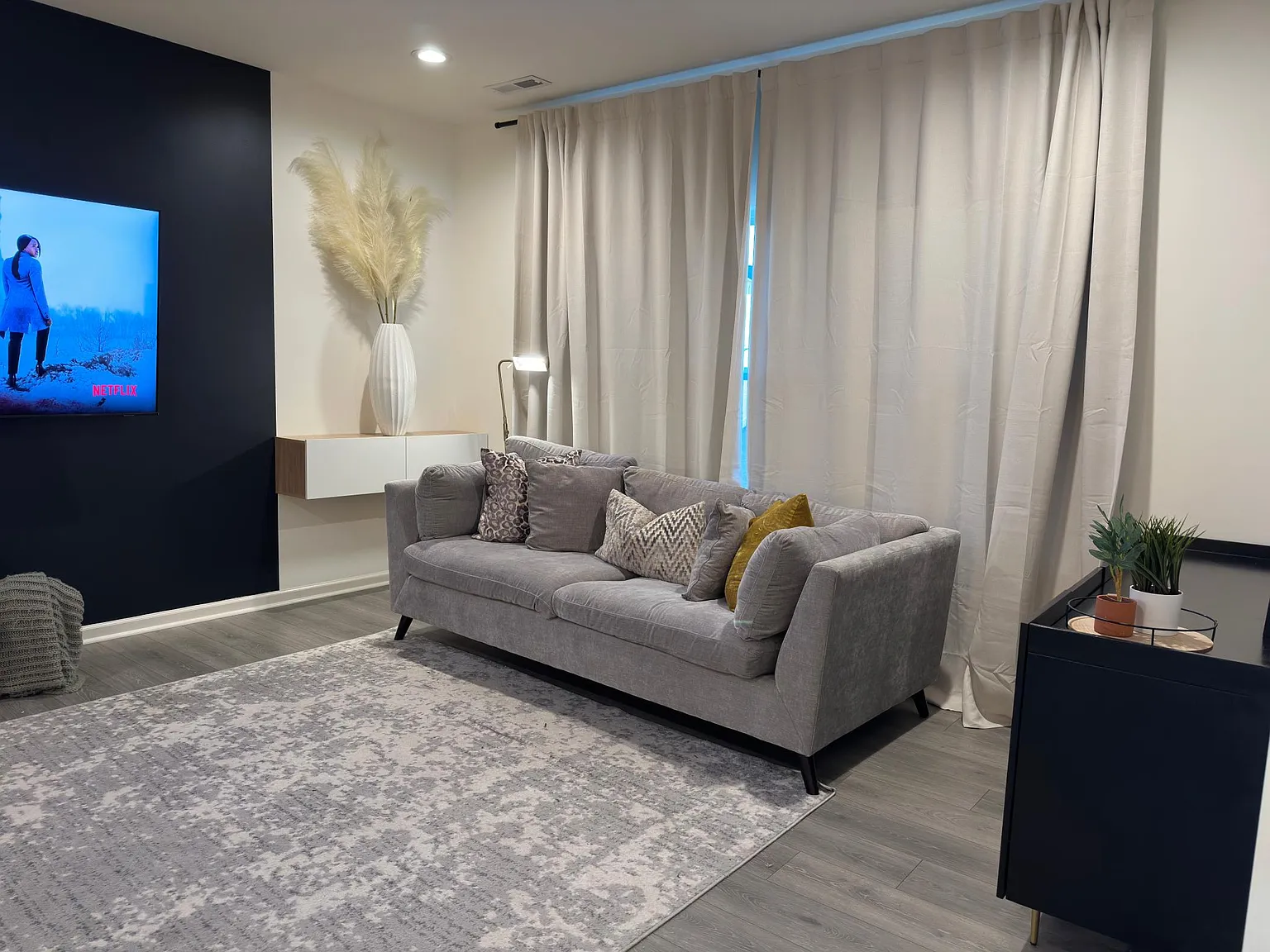 3 bed, 2.5 bath, 2201 sqft, $2,200 — Photo 2