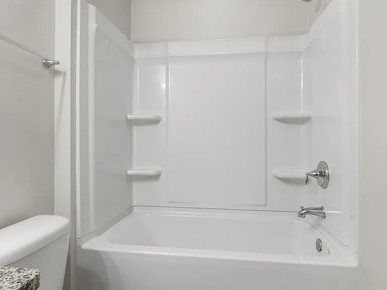 1881 Pointe Dr — Photo 27