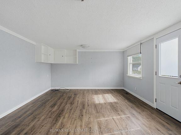 4th image of 67 Clarence St