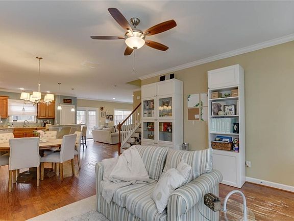 4th image of 9620 18th Bay St