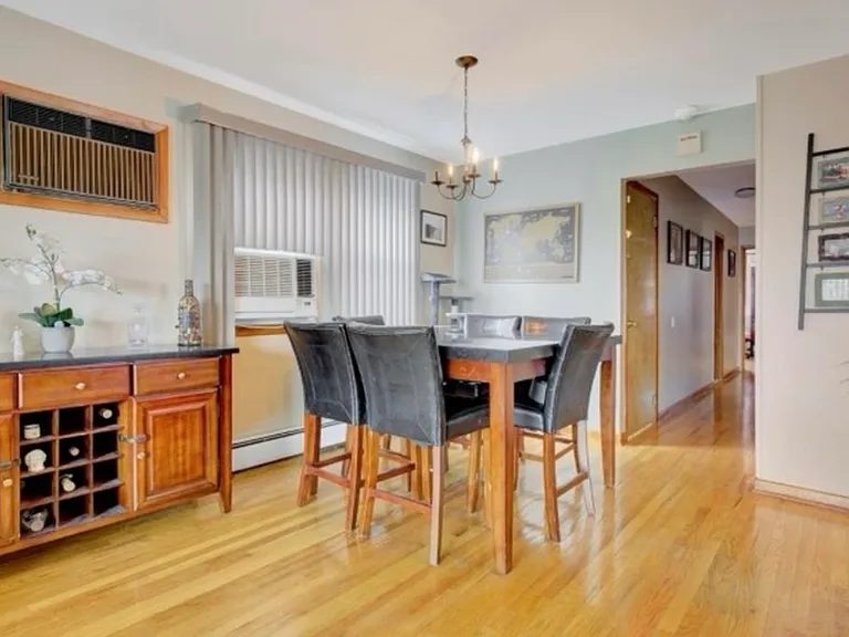 25 Linden St — Photo 6