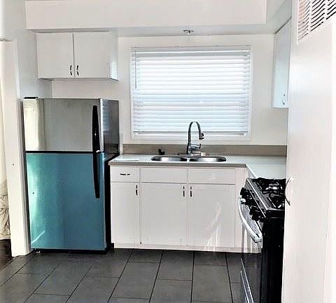 3rd image of 3027 Clay Ave