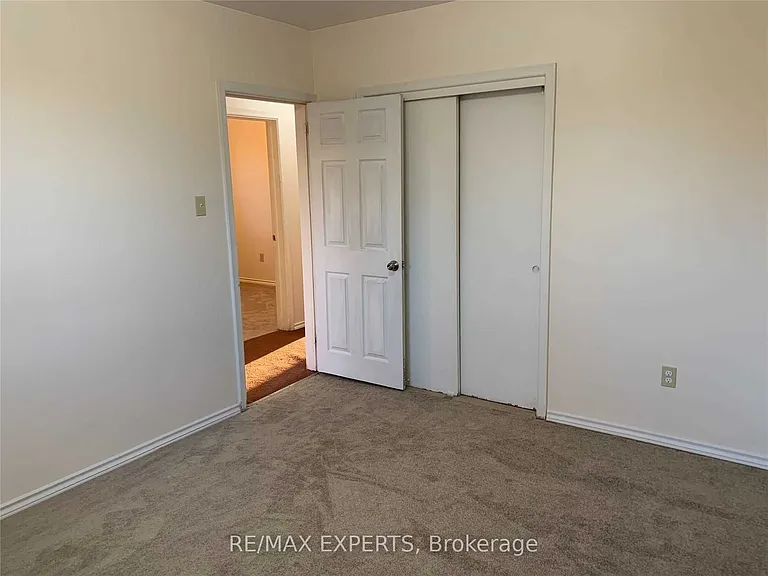 733 Markham Rd — Photo 8