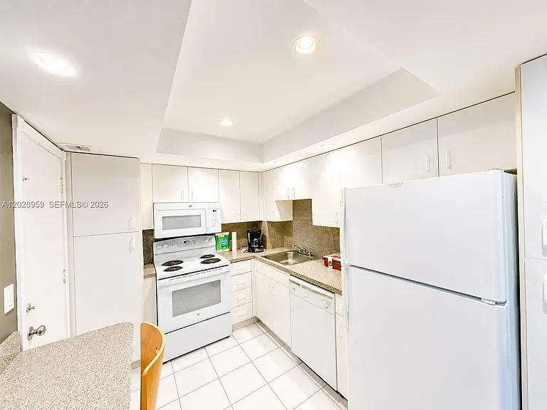 5005 Collins Ave #616 — Photo 10