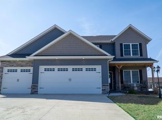 121 Park View Dr, Eldridge, IA 52748