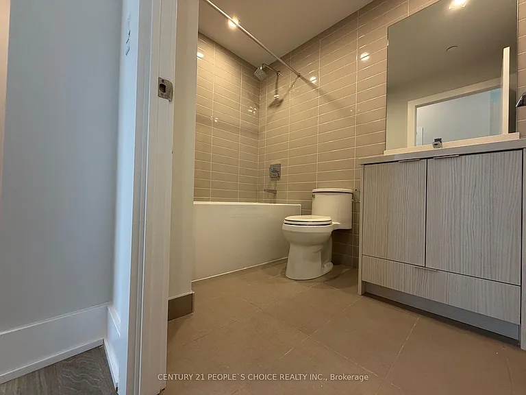 430 Square One Dr #Penthouse 05-05 — Photo 27