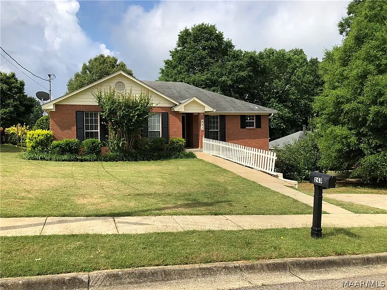 243 Primrose Dr — Photo 1