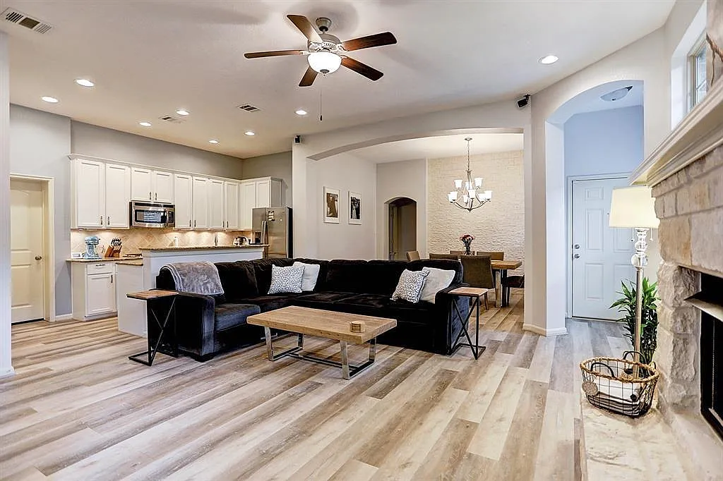 3 bed, 2.0 bath, 1737 sqft, $2,100 — Photo 4
