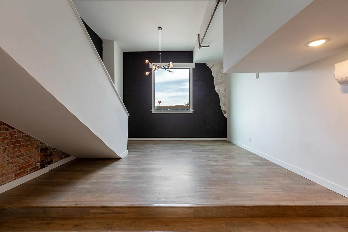 living room steps up from kitchen - 174 S Howard St #20