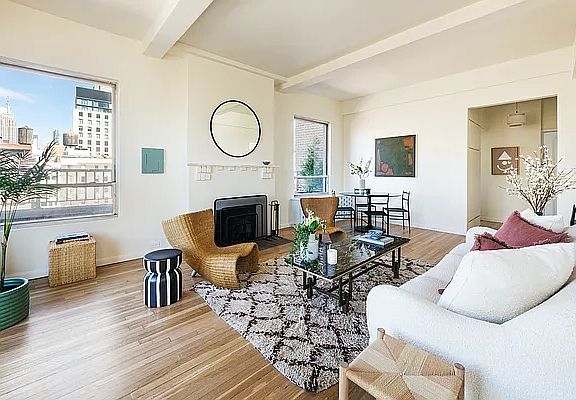 4th image of 21 E 10th St Penthouse W