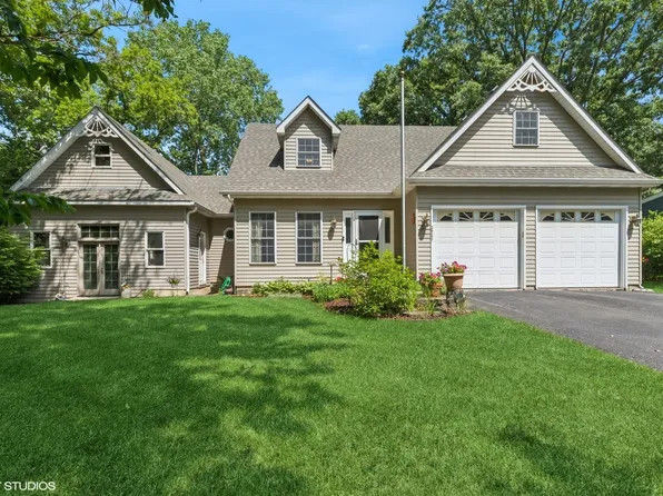 36497 N Hawthorne Ln, Ingleside, IL 60041