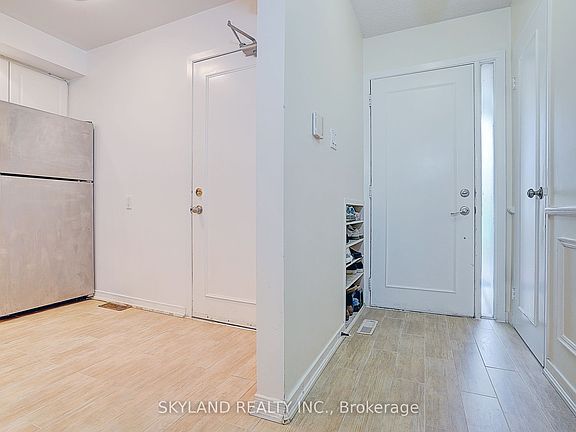 5th image of 46 W Borough St
