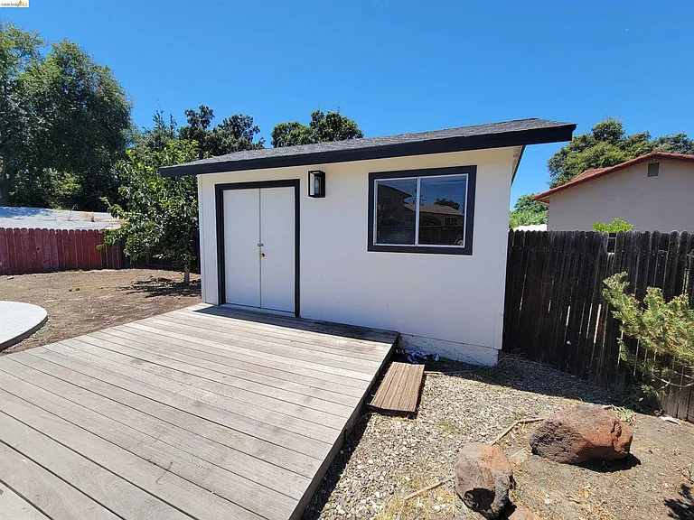 2210 Sierra Ct — Photo 29