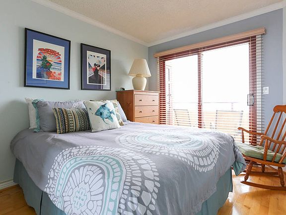 Queen Bed in Second Bedroom