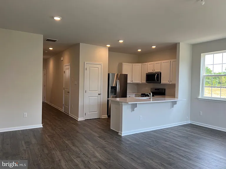 82 Arlotta St — Photo 27