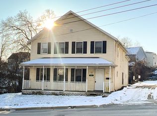 696 University Ave, Dubuque, IA 52001