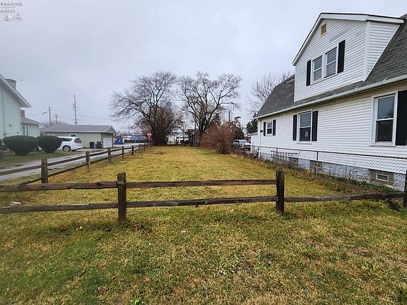4th image of 1811 Hayes Ave