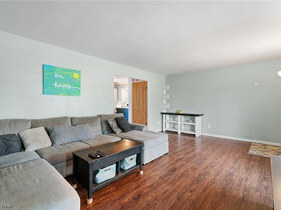5th image of 547 Hartzell Dr