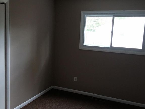 4th image of 810 Longson Ave