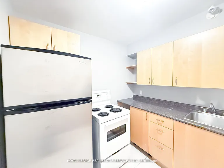 3352 Dundas St W #LOWER — Photo 3