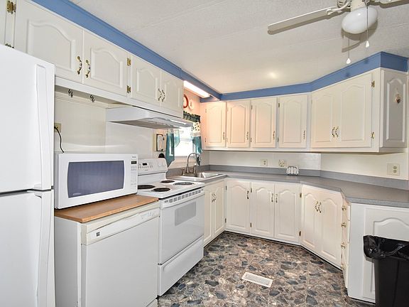 5th image of 24 Lamplighter Ln #24