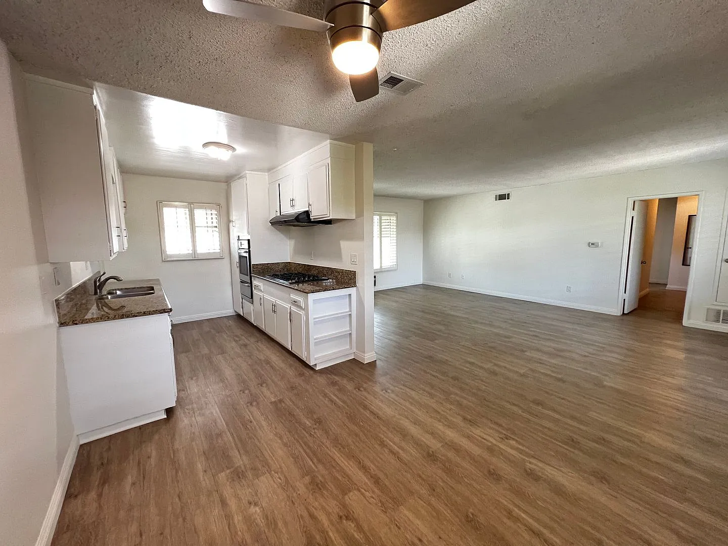 2 Bedroom 1 Bath Apartment for Rent in Whittier with Open Floor Plan — Photo 3