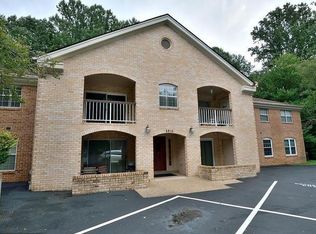 5815 Cove Landing Rd APT 101, Burke, VA 22015