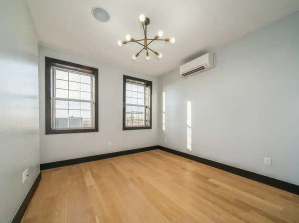 41 Van Wagenen Avenue image 7 of 26