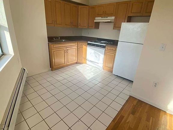 3rd image of 28-14 31st St #40