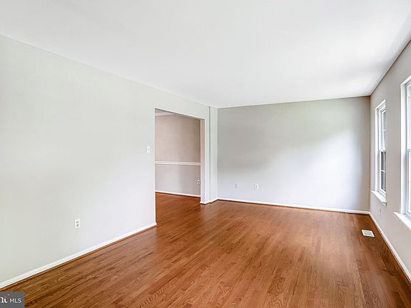 5th image of 131 Seneca Ridge Dr
