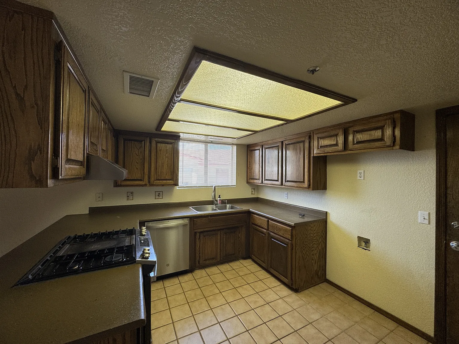 2610 Sierra Lane - 1 — Photo 2