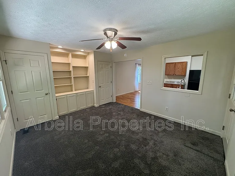 1029 Surmont Ct — Photo 8
