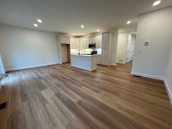 4th image of 5B Dearborn Circle