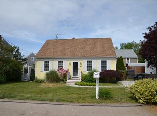 40 Raynham Ave, Portsmouth, RI 02871