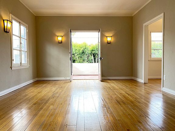 4th image of 415 S Cloverdale Ave #5