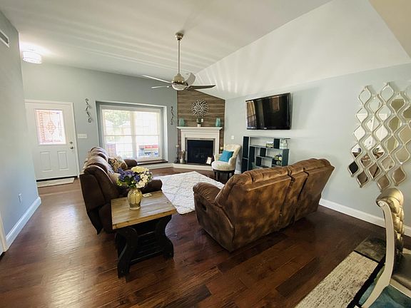 3rd image of 699 Willowcrest Pl