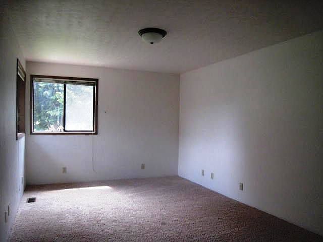 2nd image of 39025 Hendricks Park Rd