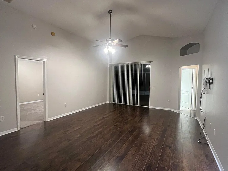 1944 Grenville Ct — Photo 12