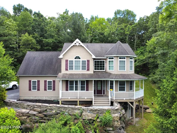 312 Reagan Dr, East Stroudsburg, PA 18301