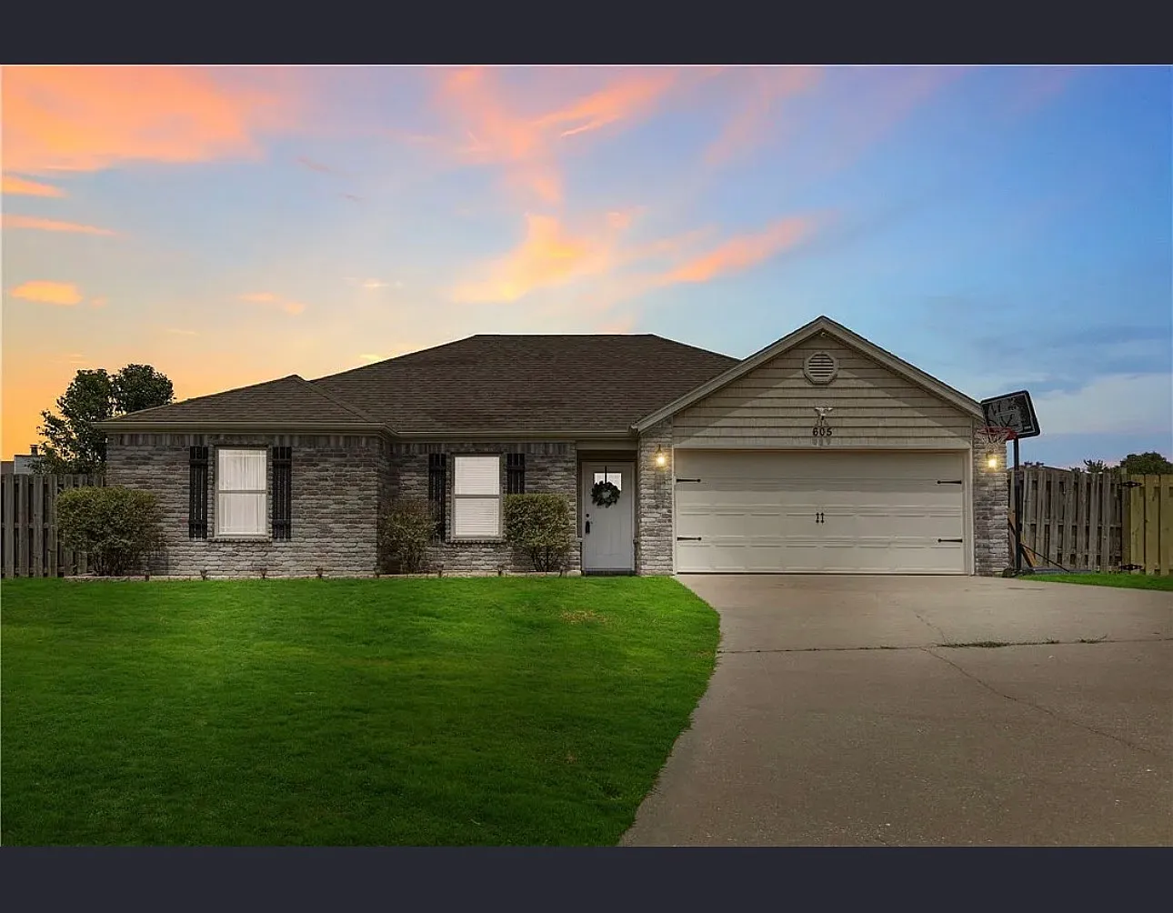 3 bed, 1315 sqft, $1,700 — Photo 1