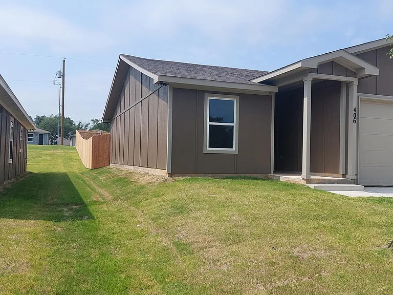 406 E Munson St — Photo 15