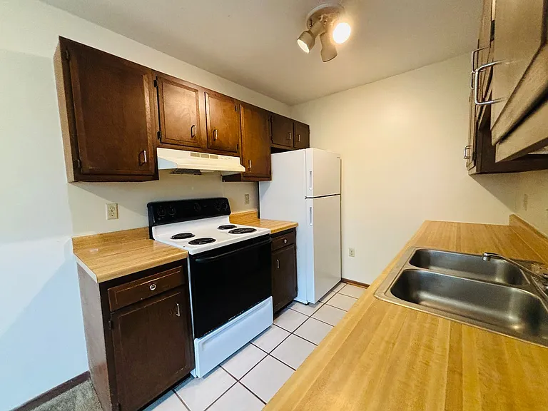 1744 Donlee Dr — Photo 7