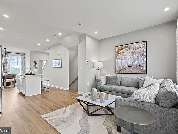 4th image of 431 Anthem St #396