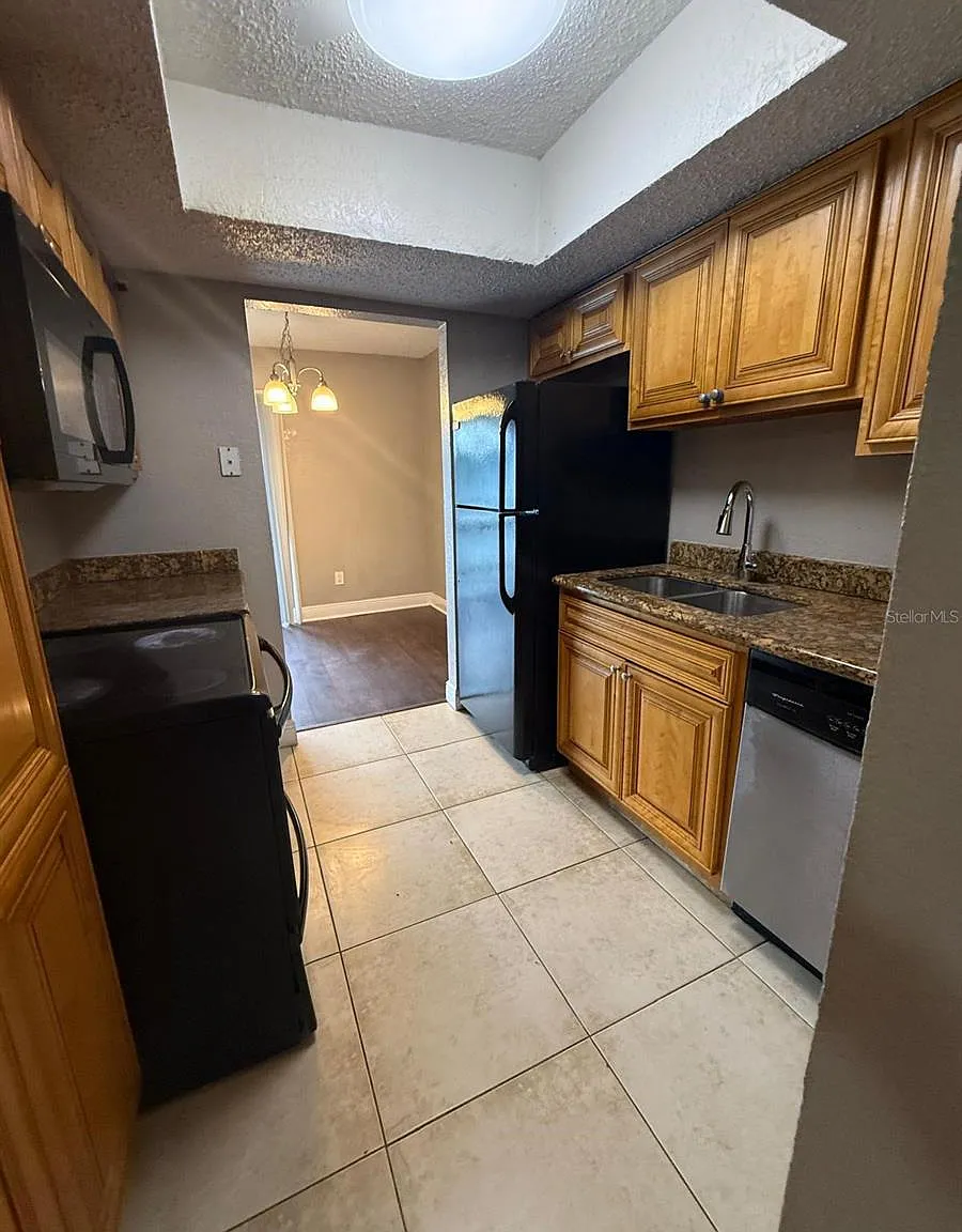 2 bed, 976 sqft, $1,400 — Photo 4