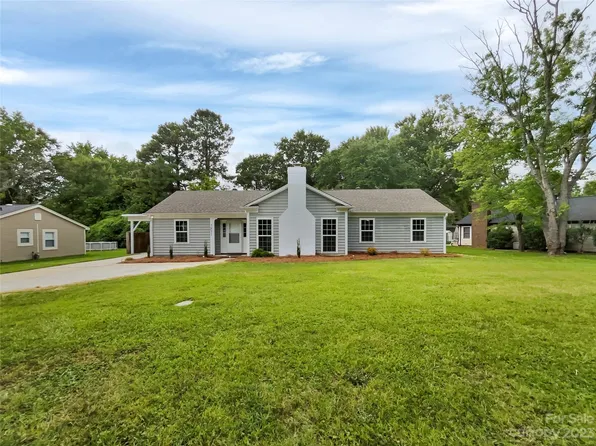 5831 Falstaff Dr, Charlotte, NC 28227