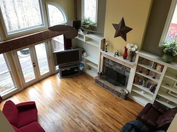 Built-in bookshelves, Open