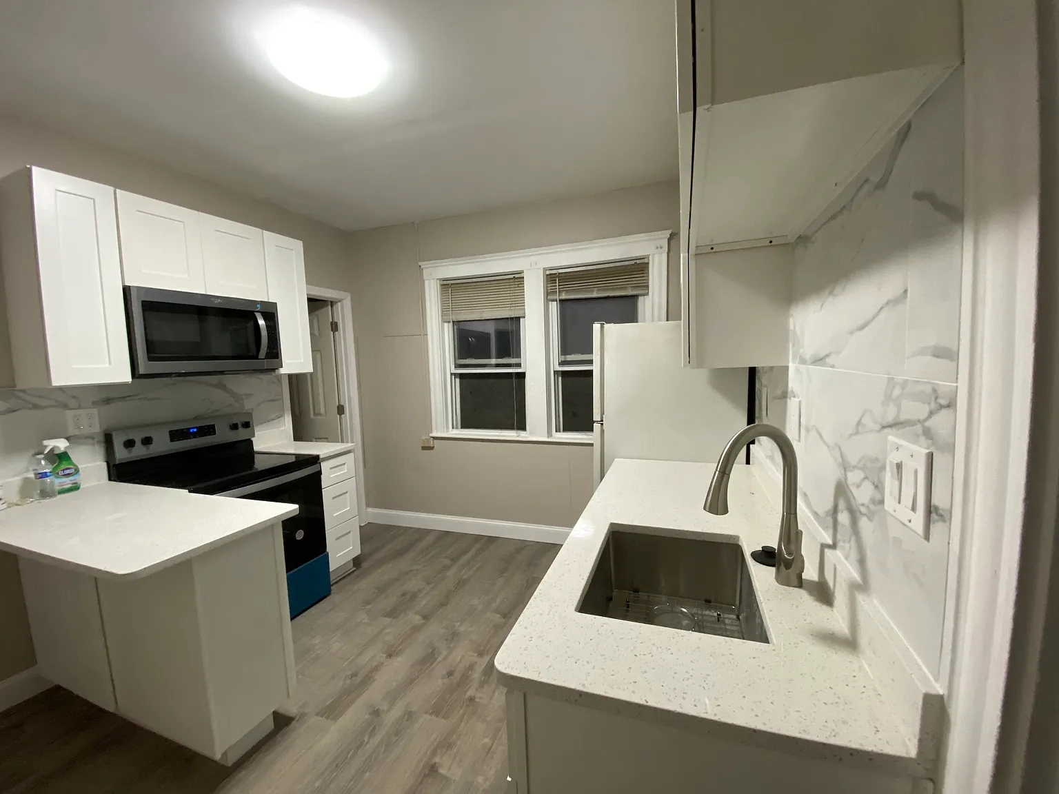 6 bed, 3.0 bath, $9,000 — Photo 1
