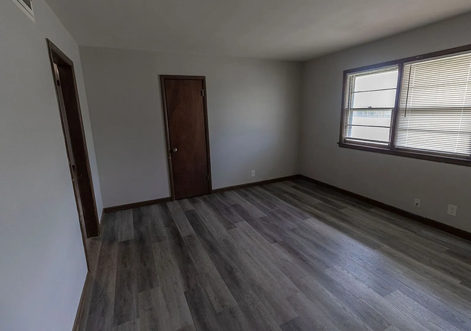 1804 Sylvan Ln — Photo 4