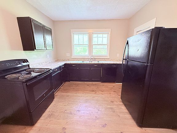 3rd image of 60013 Shumpert Cir